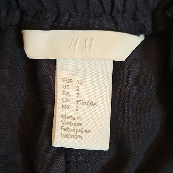 H&M Black paperbag shorts size 2 - Picture 3 of 8